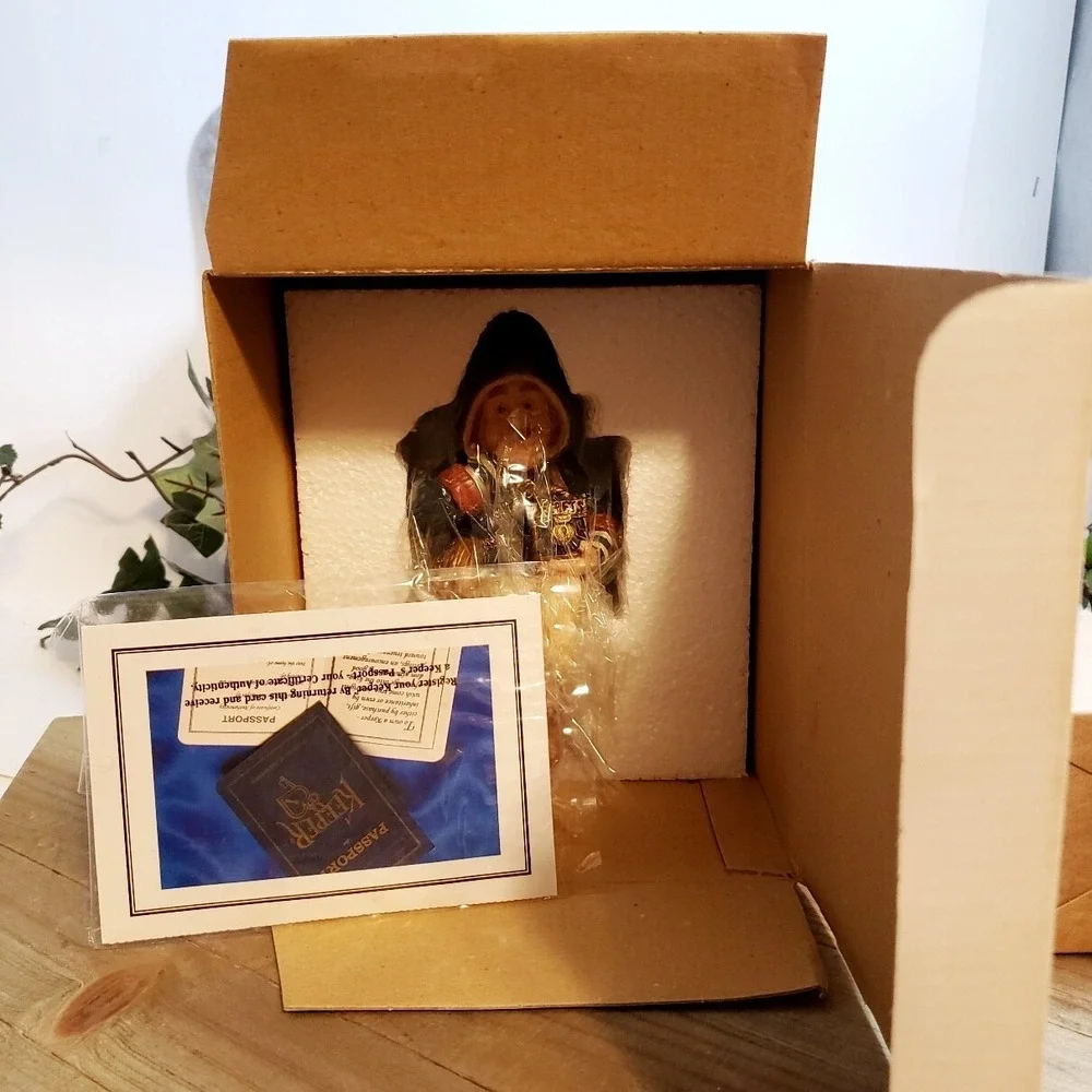 The Keeper Of Secrets Mantle or Shelf Figurine Shenandoah New Old Stock NIB
